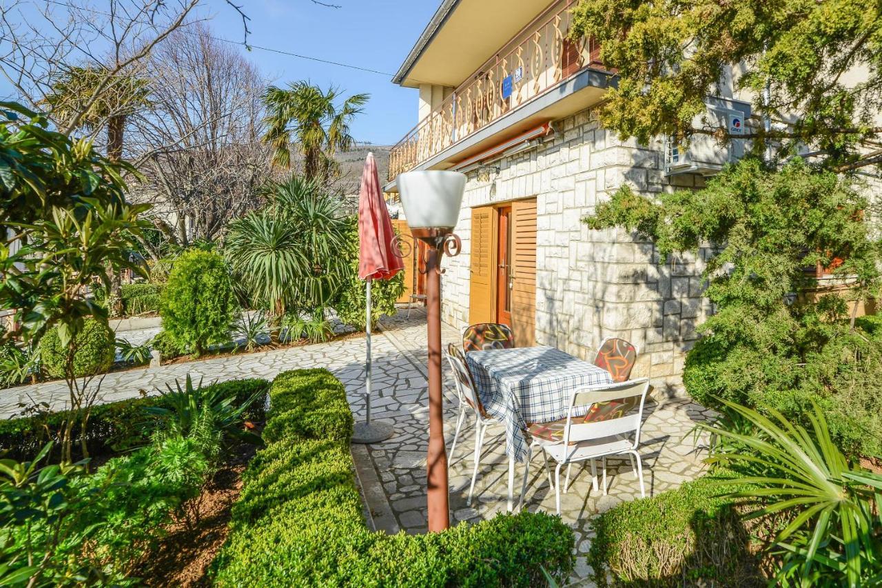 Apartments Antic 4255 Selce Extérieur photo